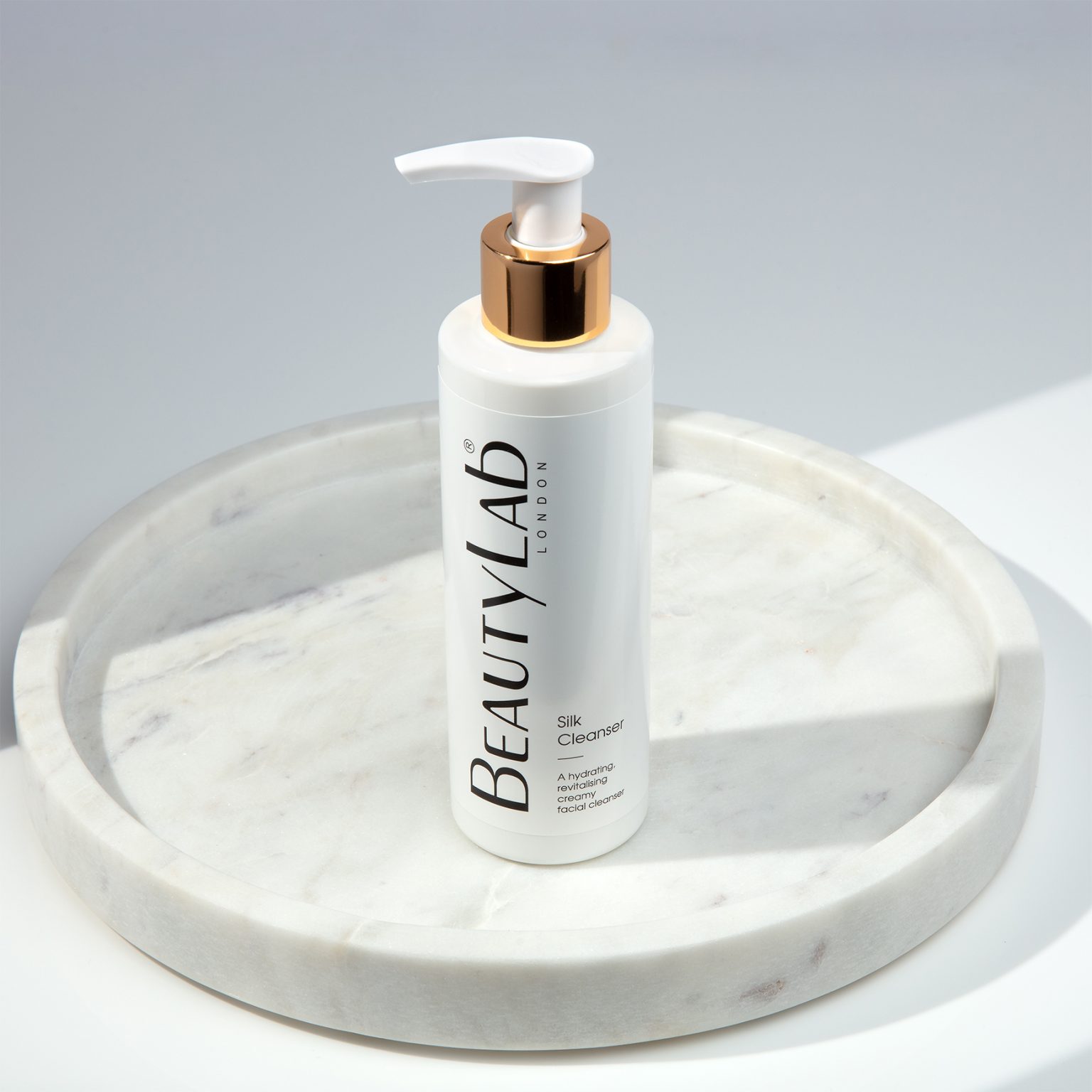 BeautyLab® Silk Cleanser Lifestyle